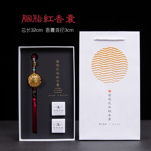 貴妃葡萄花鳥紋香囊 